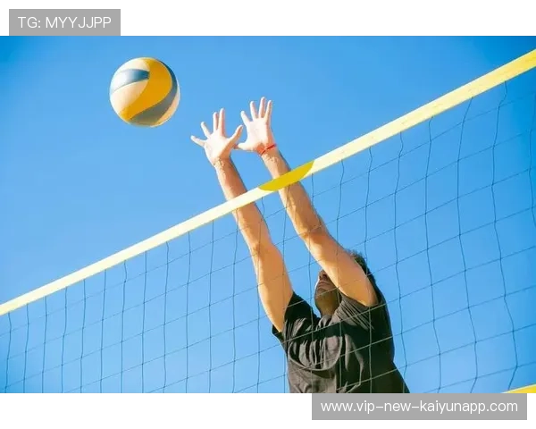 CBA 球员空接扣篮震飞球馆屋顶