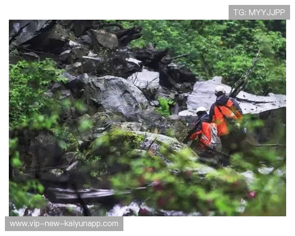 南美足球场地震级冲突：警方出动